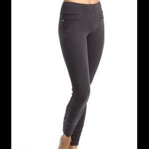 Synergy Clothing - Metro Legging - S - NWT - Black